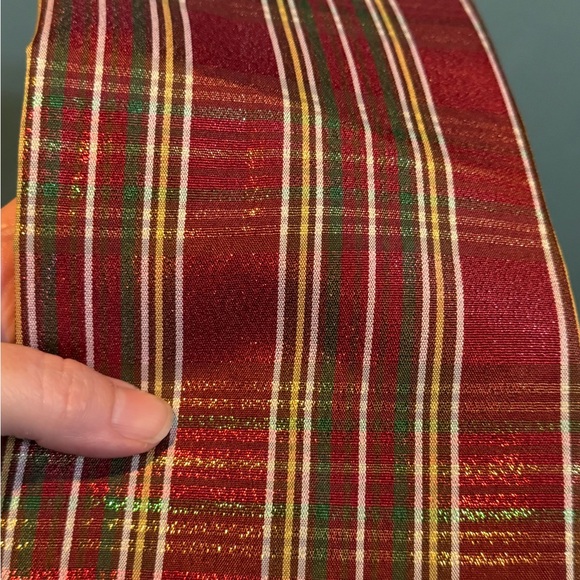 Set of 4 Christmas Holiday Napkins 2 different patterns - Holly Berry and Plaid - Picture 3 of 9